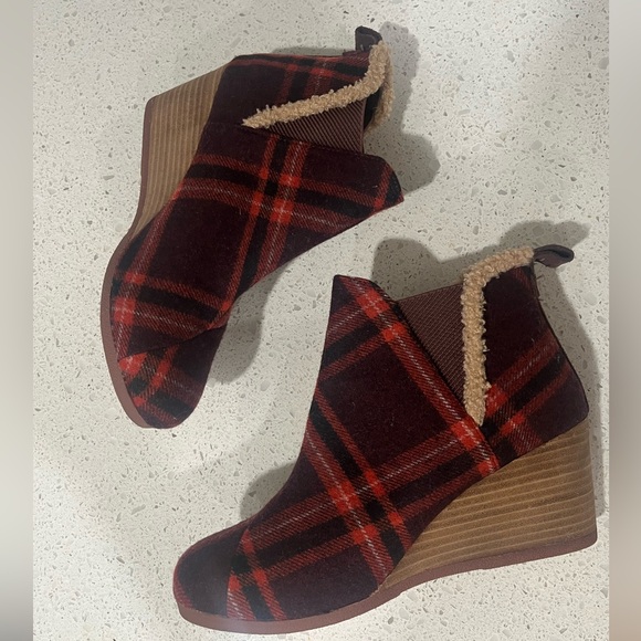 Toms Red Plaid Ankle Boots with Faux Fur - Picture 8 of 13